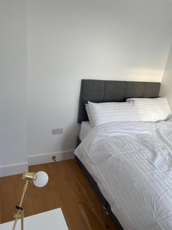 Morden 1 Bedroom City- Apt Central Stylish Living Croydon Dış mekan fotoğraf