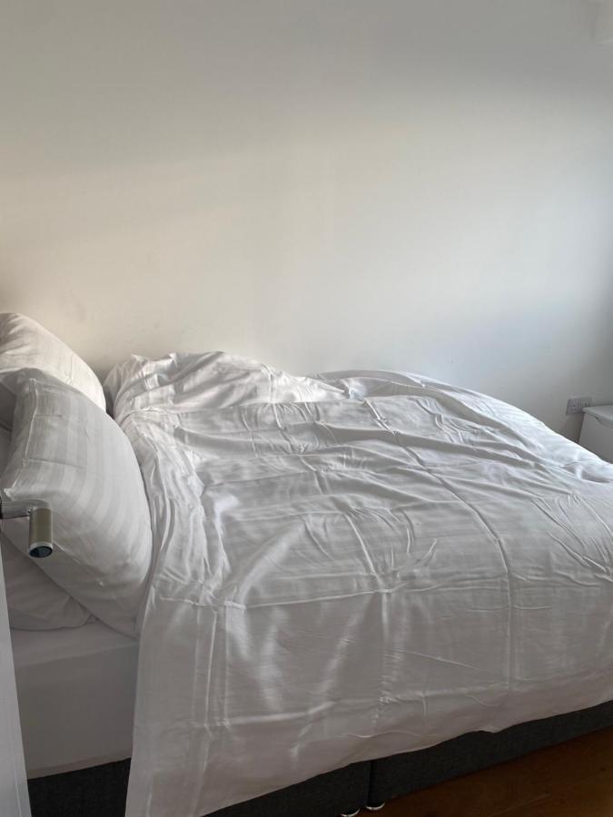 Morden 1 Bedroom City- Apt Central Stylish Living Croydon Dış mekan fotoğraf