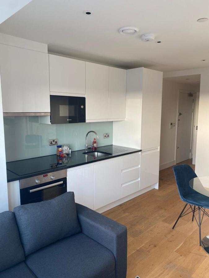 Morden 1 Bedroom City- Apt Central Stylish Living Croydon Dış mekan fotoğraf